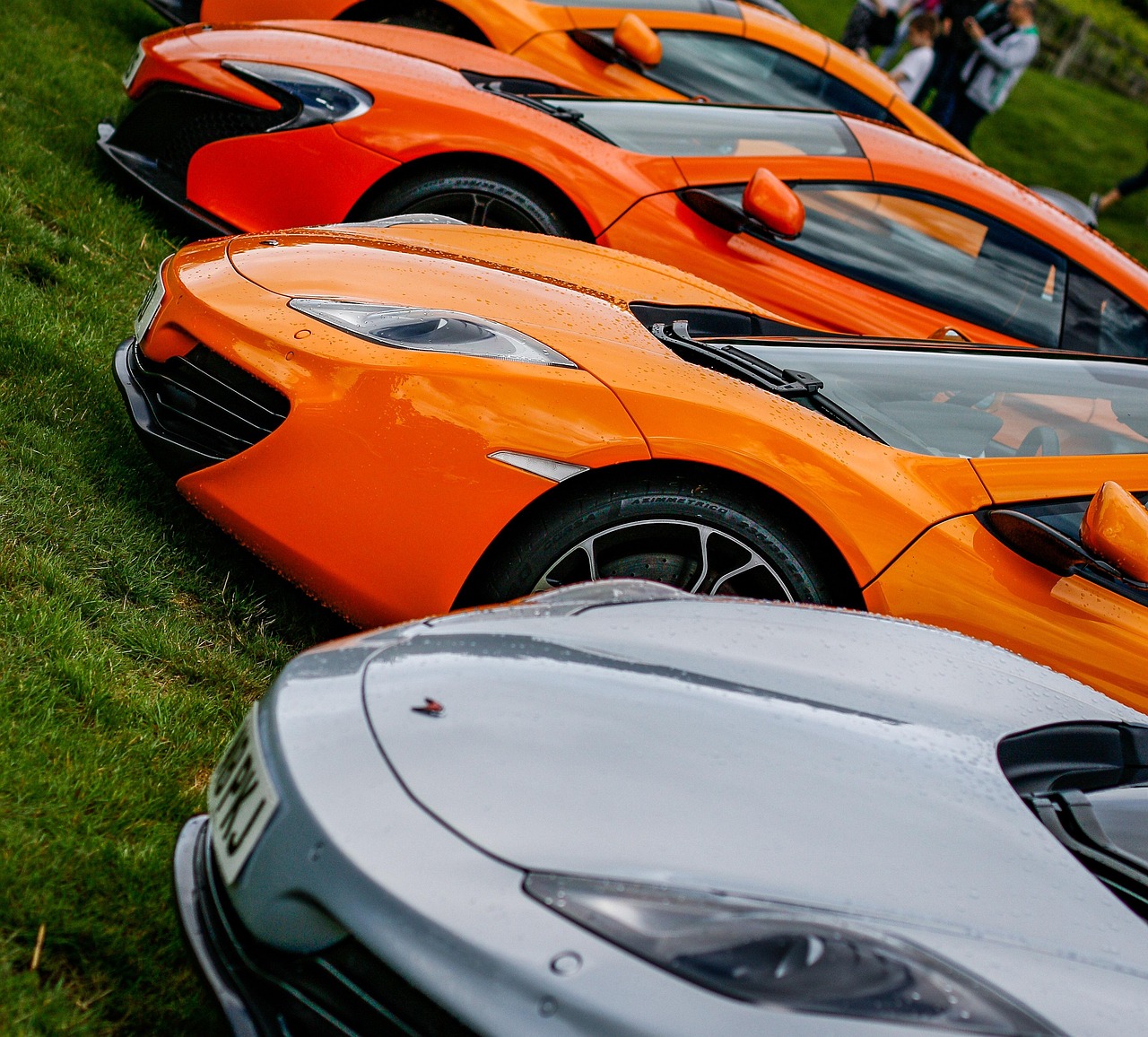 Màu sắc may mắn năm 2026 cho 12 con giáp theo ngũ hành