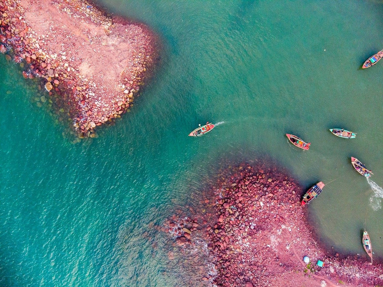 Hướng xuất hành đại cát đầu năm 2026: Đón tài lộc và bình an