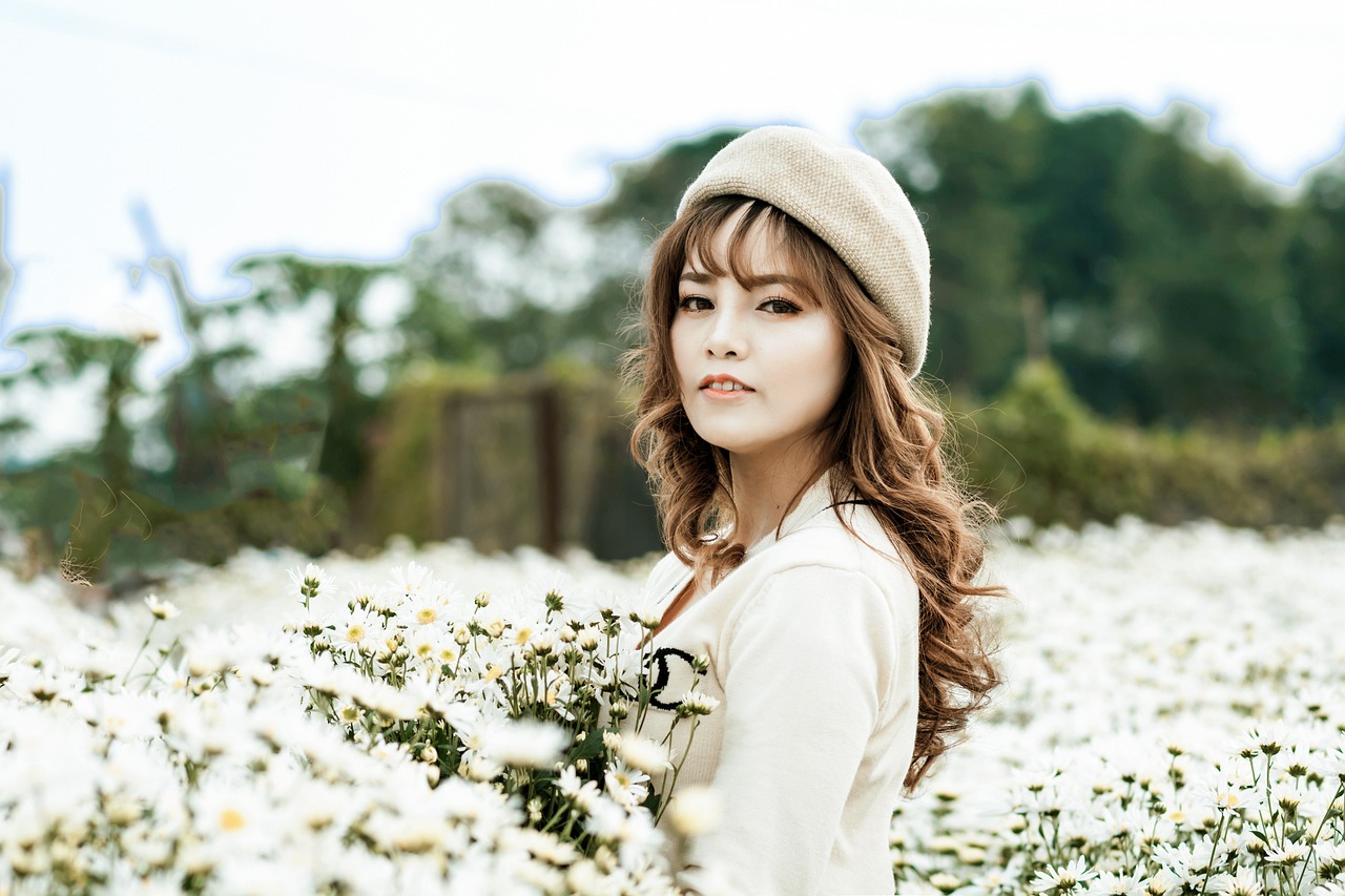 Xem bói tình duyên năm 2026: Những con giáp dễ gặp duyên lành